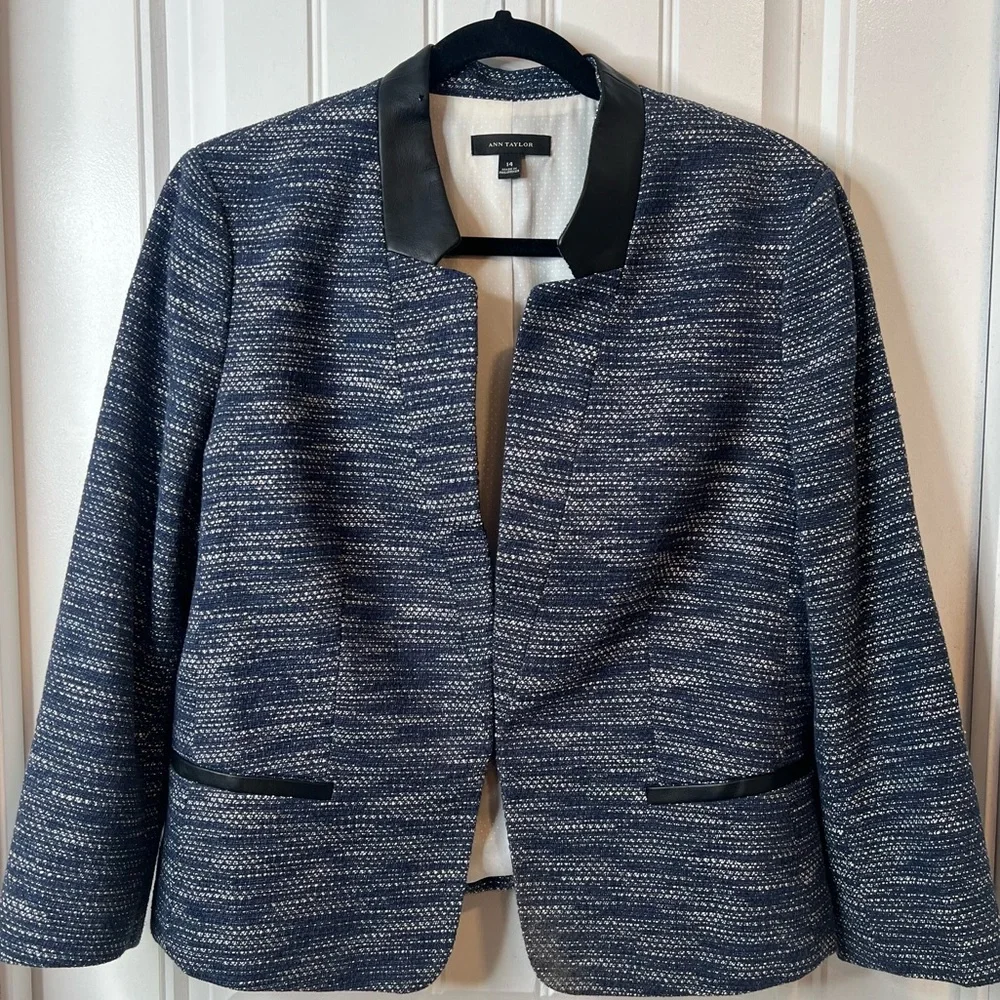 Ann Taylor Women's Navy and Black Lined Blazer. Size 14.